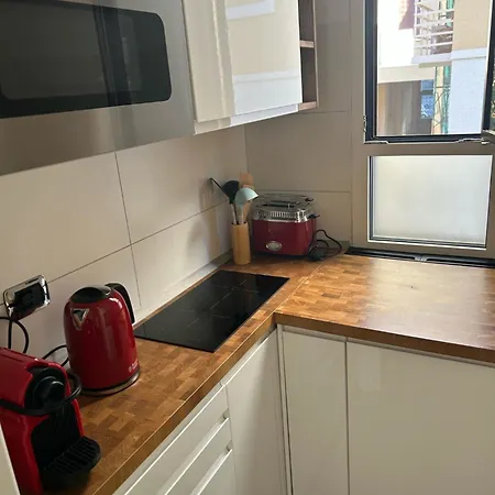 Luxury Apt In City Life *