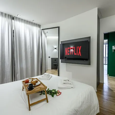 Deluxe In Brera-duomo, Near Metro Apartment Milan