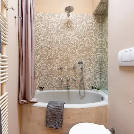 Pontaccio, 4 - Vivere In Brera, Con Ampio Terrazzo