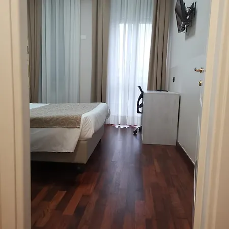 Affittacamere Station Group - Via Sammartini 15