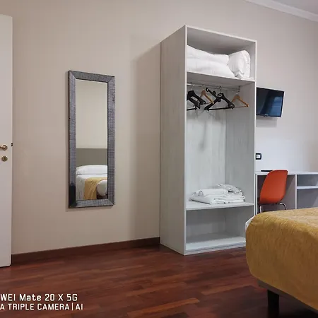 Station Group - Via Sammartini 15 4*