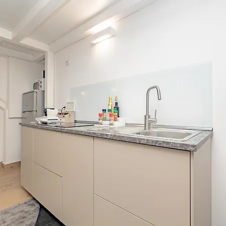 Daire Barbara's House - Navigli - 2 Km From Duomo *