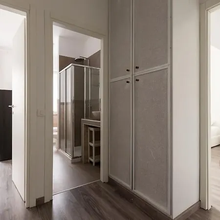 Large Close To Metro Apartment *