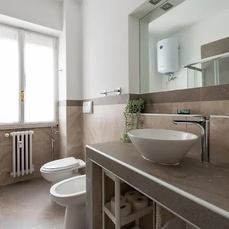 Easytopstay - Large Close To Metro דירה