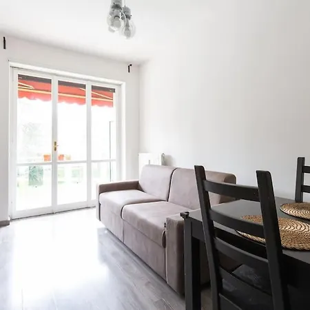 Easytopstay - Large Close To Metro * Милан