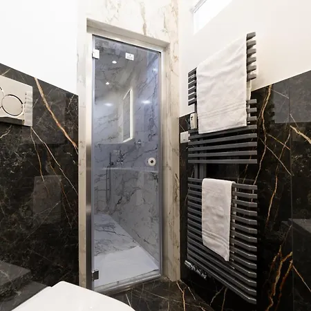 Intrho Duomo Modern With Hammam شقة ميلان