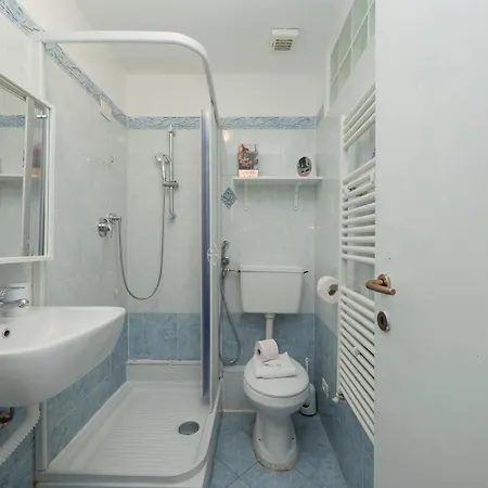 Ihost - Ornato 14 Milánó