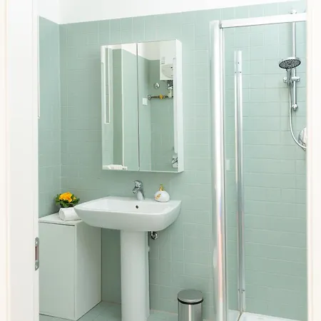 Da Vinci Exclusive - Centrale,m3, Isola District Apartment