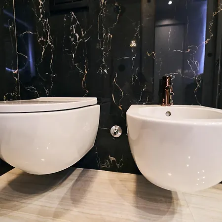 Gogh Golden House Next To Duomo Apartament *