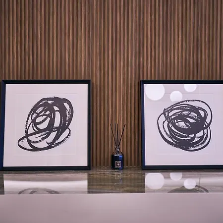 Monet Golden House Next To Duomo * Milan