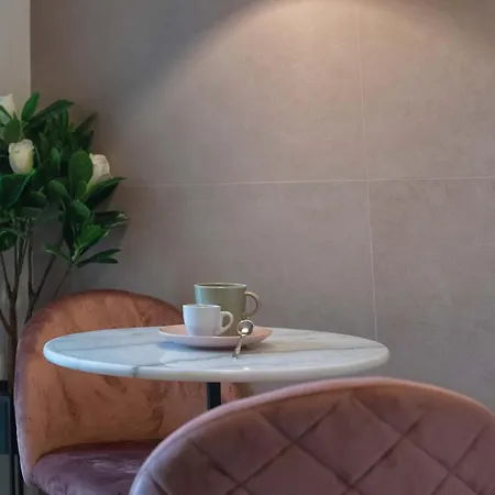 Apartment Pink Flamingo Balcony By Station Milan