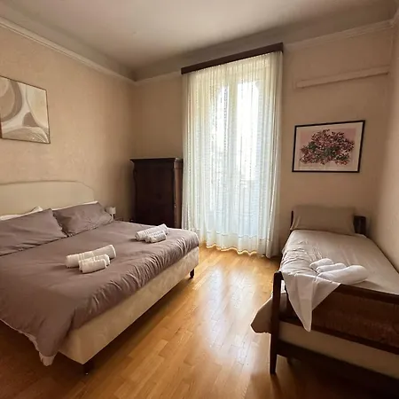 Elegant House Near Citta Studi 아파트 *