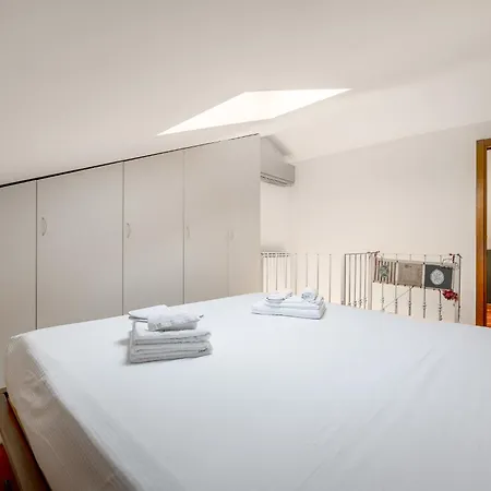Bright Loft - Free Private Parking *