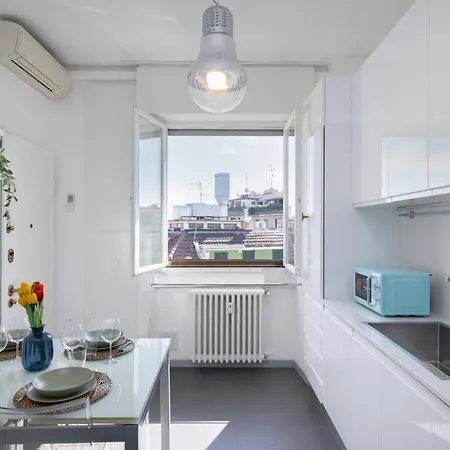 Black & White Vista Duomo 400 Metri דירה *