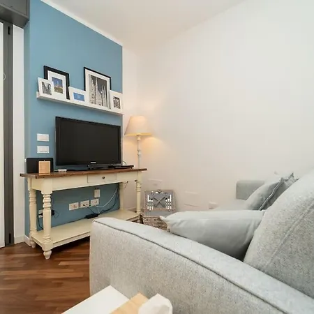 Ma Petite Bleu Apartment *