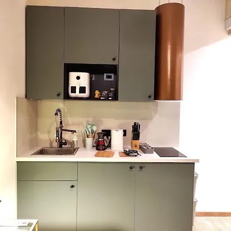 Casa Mamo: Design & Vintage Above Subway Daire Milano