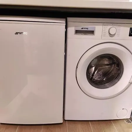 Casa Mamo: Design & Vintage Above Subway Daire *