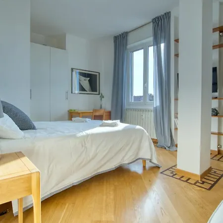 Spacious Penthouse With Panoramic Terrace - 20 Minutes From Duomo Milan