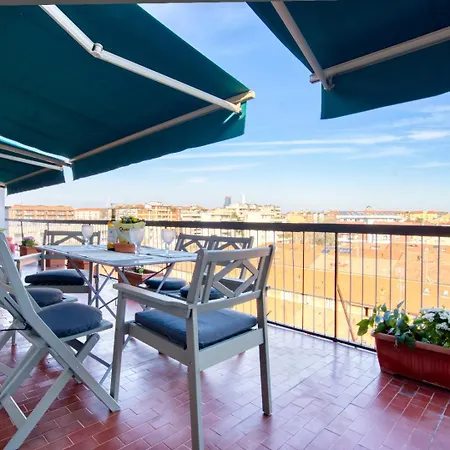 Spacious Penthouse With Panoramic Terrace - 20 Minutes From Duomo