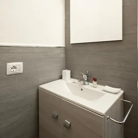 Apartment Flora 57 - Splendido Loft Nel Cuore Dei Navigli Milan