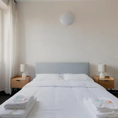 Guesthost - Corvetto M3 - Comfy With Balcony! Lägenhet Milano