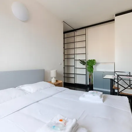 Guesthost - Corvetto M3 - Comfy With Balcony! Daire Milano