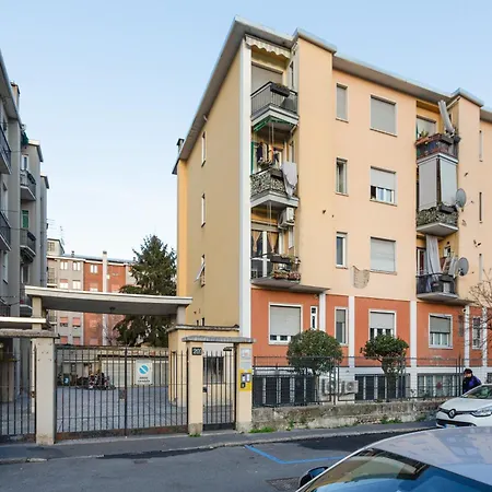 Guesthost - Affori M3 Modern And Cozy Apartment *