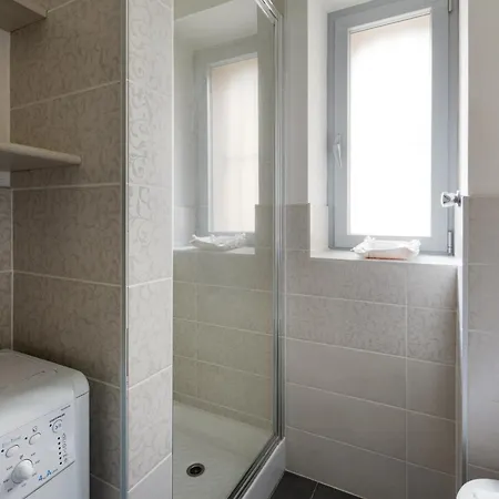 Guesthost - Bright - 650 M Far From Arco Della Pace