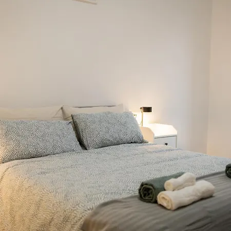 Fee4me Bright & Comfort In * Milan