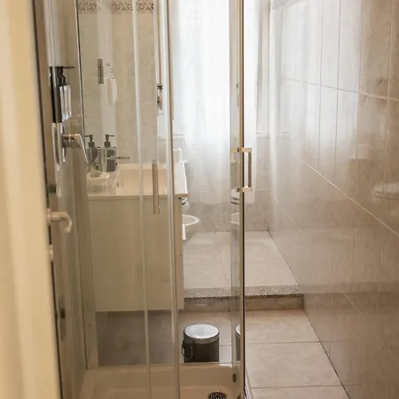 Fee4me Bright & Comfort In Апартаменты Милан