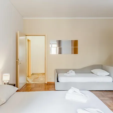 Chic Living - Porta Venezia Apartment