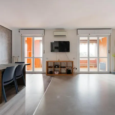 Bright With Balcony And Terrace Appartamento *