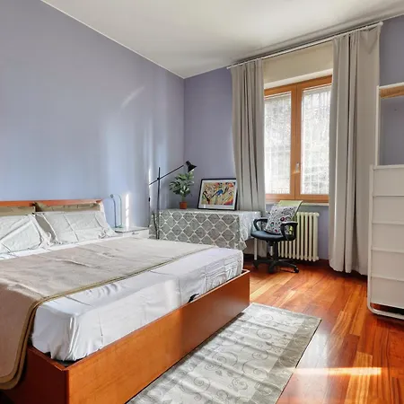 Ample With Private Parking Milan