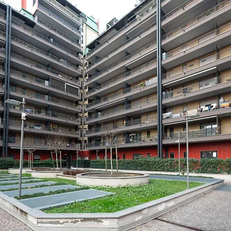 Cozy Corner With Balcony And Private Garage! Apartment Milan