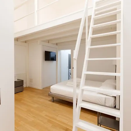 Apartmán Guesthost - Cozy Corner With Balcony And Private Garage! Milán