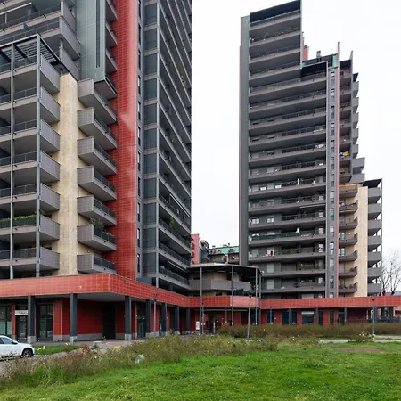 Guesthost - Cozy Corner With Balcony And Private Garage! *