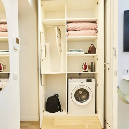 Suite Sanzio 14 - monolocale vicino a Fiera Milano City e Stadio