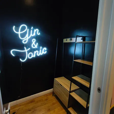 Designed 2 In Urban With Ac, Wifi And Subway *