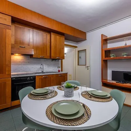 Close To Duomo Lovely City Center Flat Milan