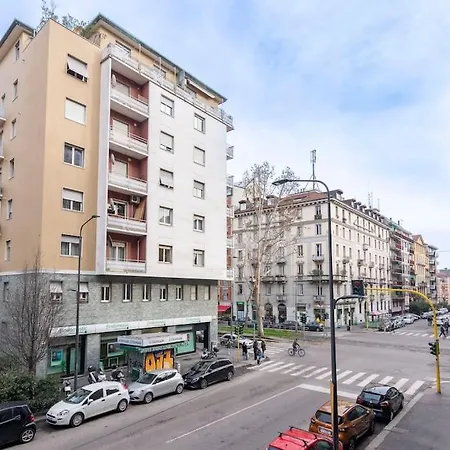 Italianflat - Tolstoi M4 - Large 1 Bedroom Balcony Apartment *