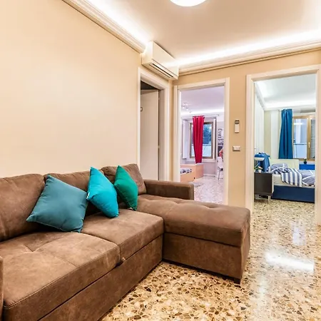 Pt.venezia M1 In50m-duomo10'-stazione 9' * Milan