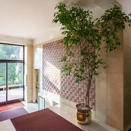 Guesthost - Casa Giuliana Splendido Trilocale Μιλάνο