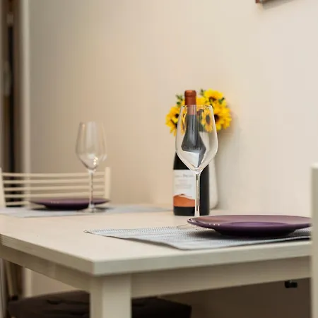Appartement In Famagosta M2 Wifi + Work Station *
