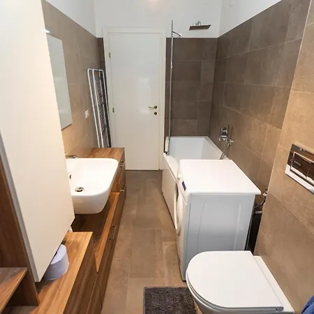 In Famagosta M2 Wifi + Work Station Appartement