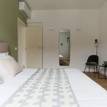 The Rent - Spacious And Renovated Two-bedroom Downtown *