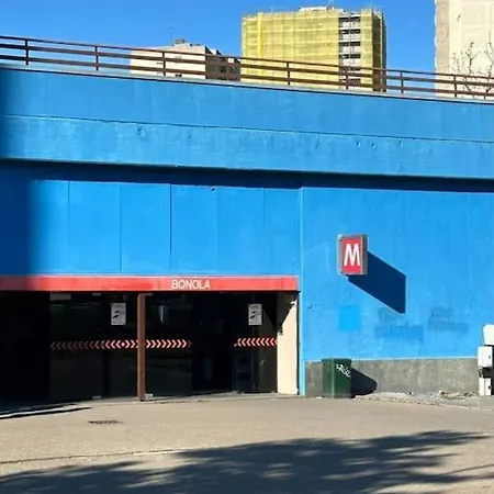 Due Parcheggi E Vicino Metro 아파트