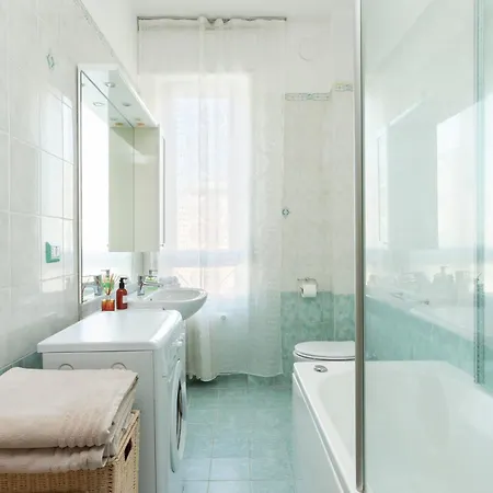 Two Spacious Bedrooms 1 Minute To Metro Stop Μιλάνο