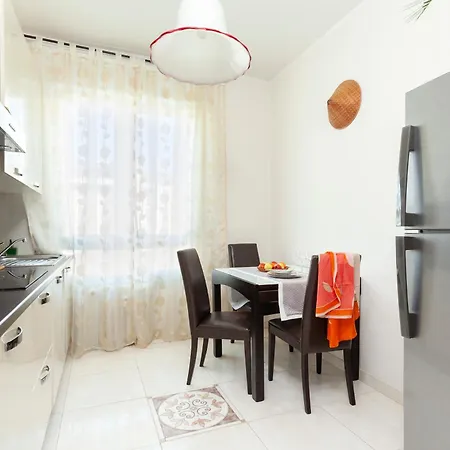 Two Spacious Bedrooms 1 Minute To Metro Stop