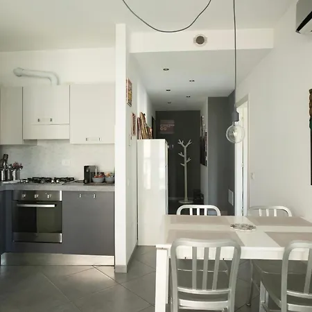 L'arche Comfort&relax - House On The Navigli River 2 Apartment *