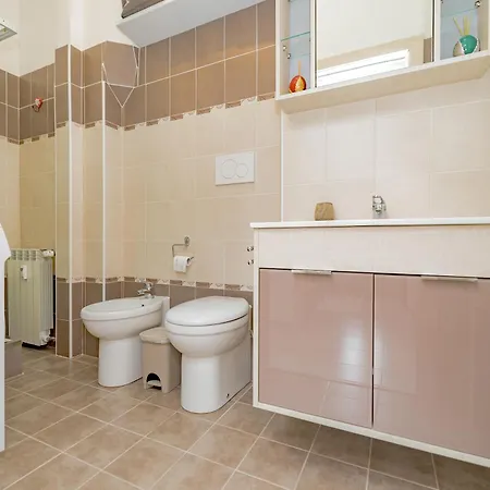 2 Bedroom - Buzzi Hospital, Sempione, Mico, 100mt Metrom5 *